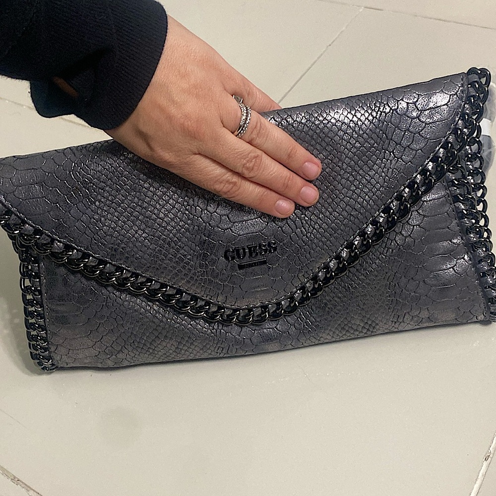 GUESS Clutch!! NWT!
